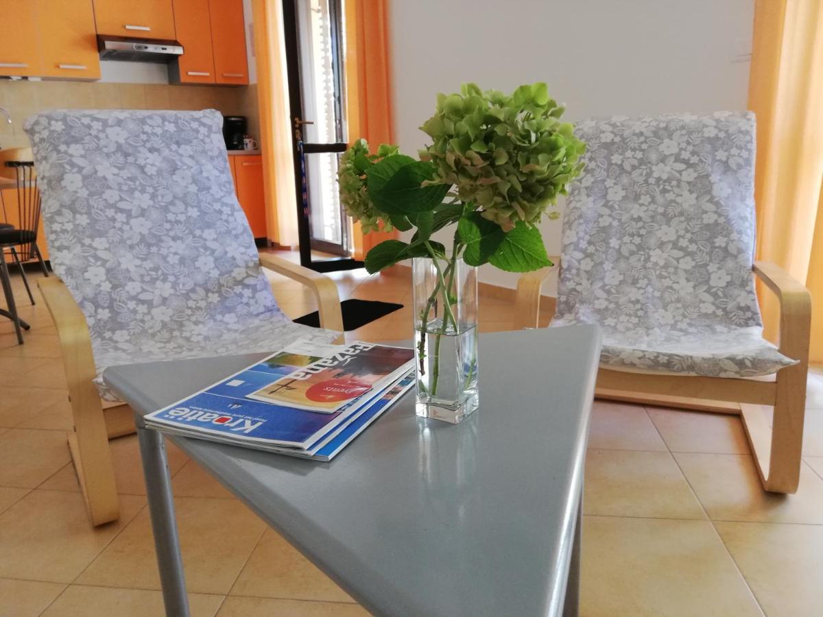 Apartment Suzy With Private Parking Fažana Exterior foto