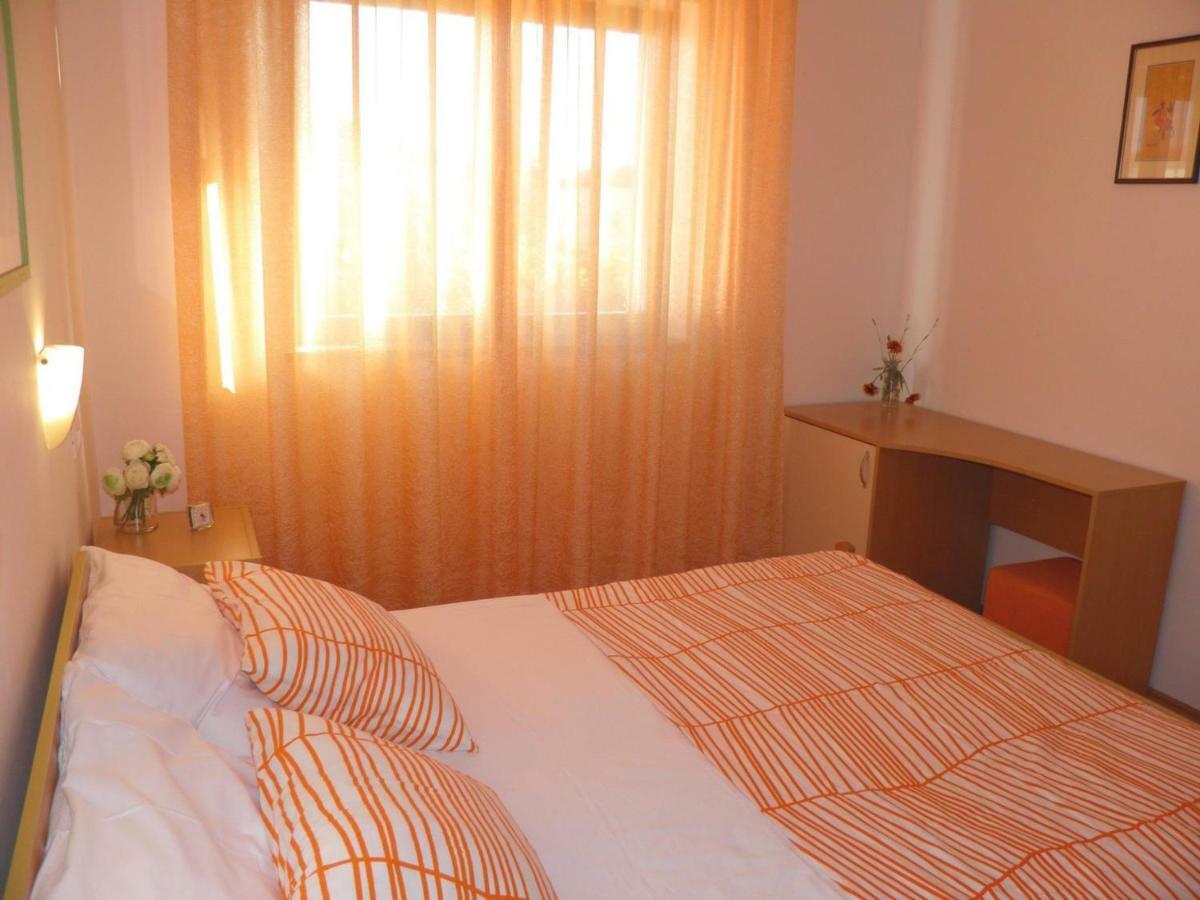 Apartment Suzy With Private Parking Fažana Exterior foto