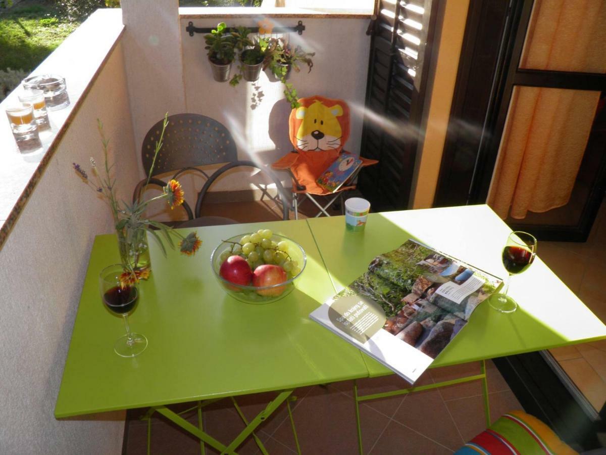Apartment Suzy With Private Parking Fažana Exterior foto