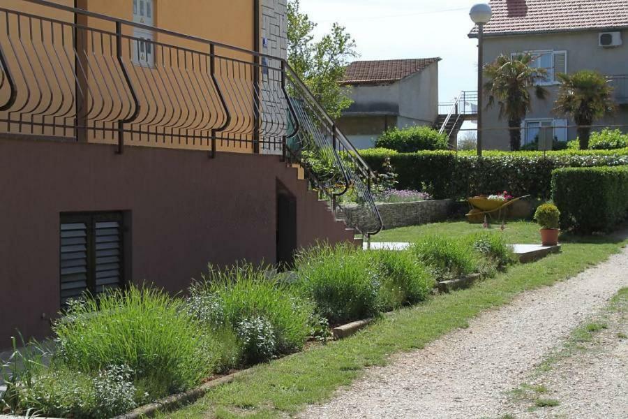 Apartment Suzy With Private Parking Fažana Exterior foto