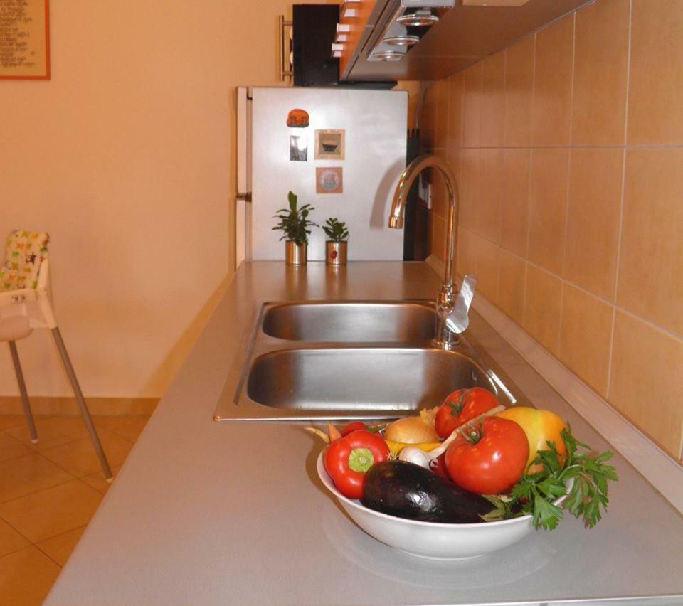 Apartment Suzy With Private Parking Fažana Exterior foto